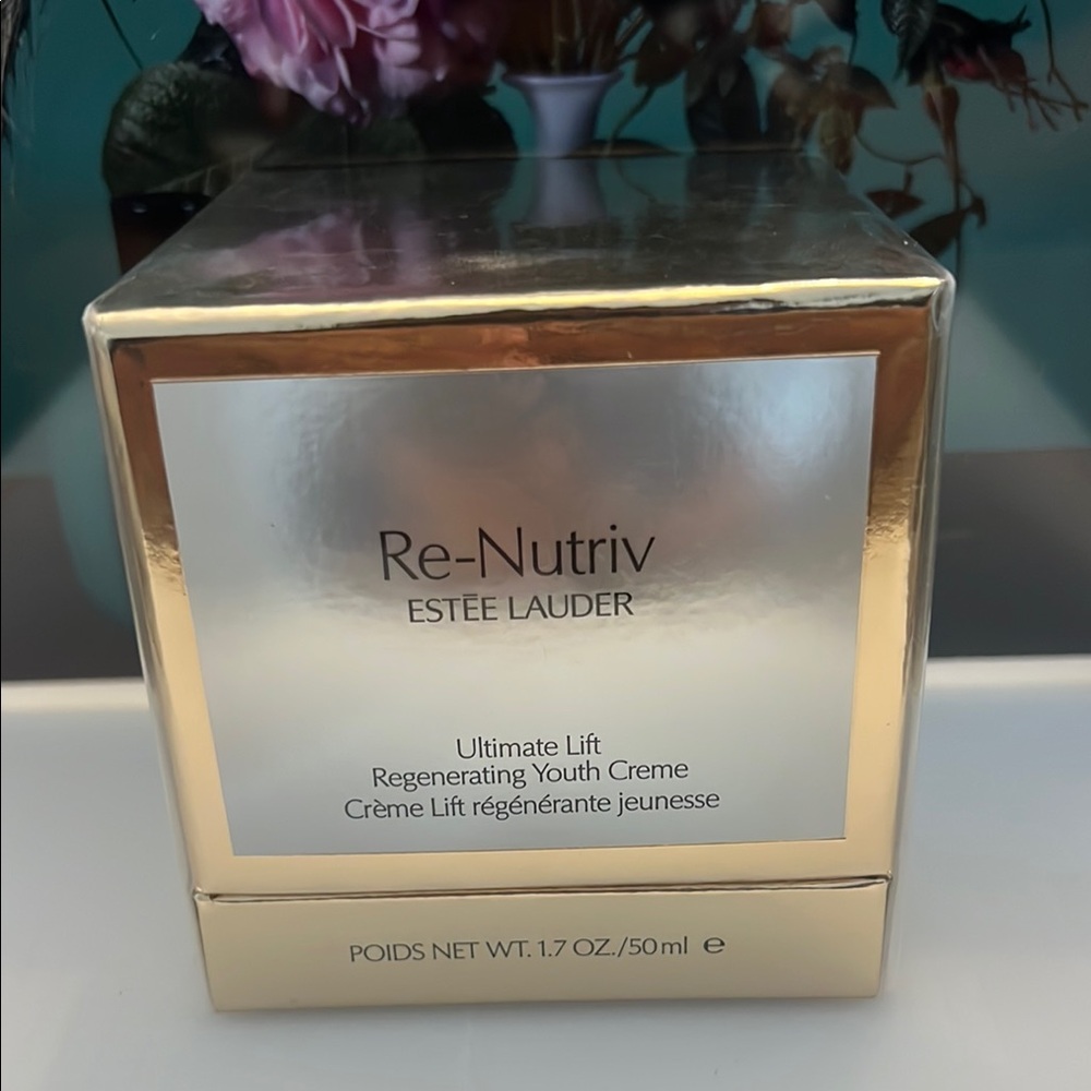 Estee Lauder Re-Nutriv Ultimate Lift Creme in Gold and Silver